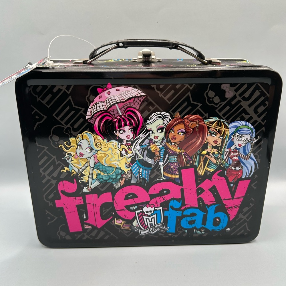 Monster High Freaky Fab Embossed Tin Lunch Box Tote 2011 with Tag Rare Find EUC